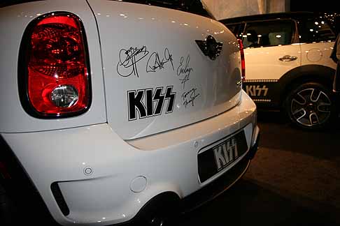 Mini - Autografi sul posteriore della Mini Kiss